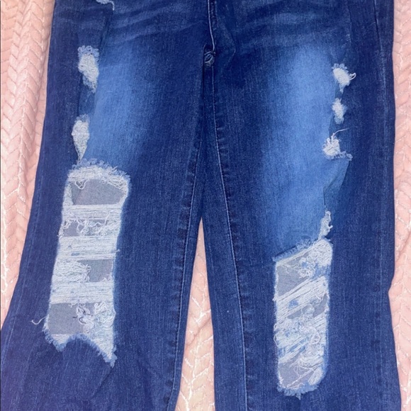 Brand new jeans, got them for back to school but they don’t fit on me. - Picture 5 of 5